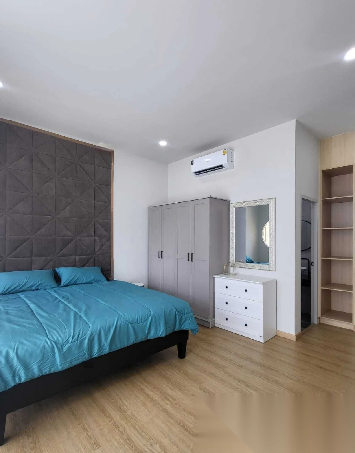 Таунхаус 2BR в комплексе Modern Life Si Sunthon · Си Сунтон · Вид в сад — фото 4