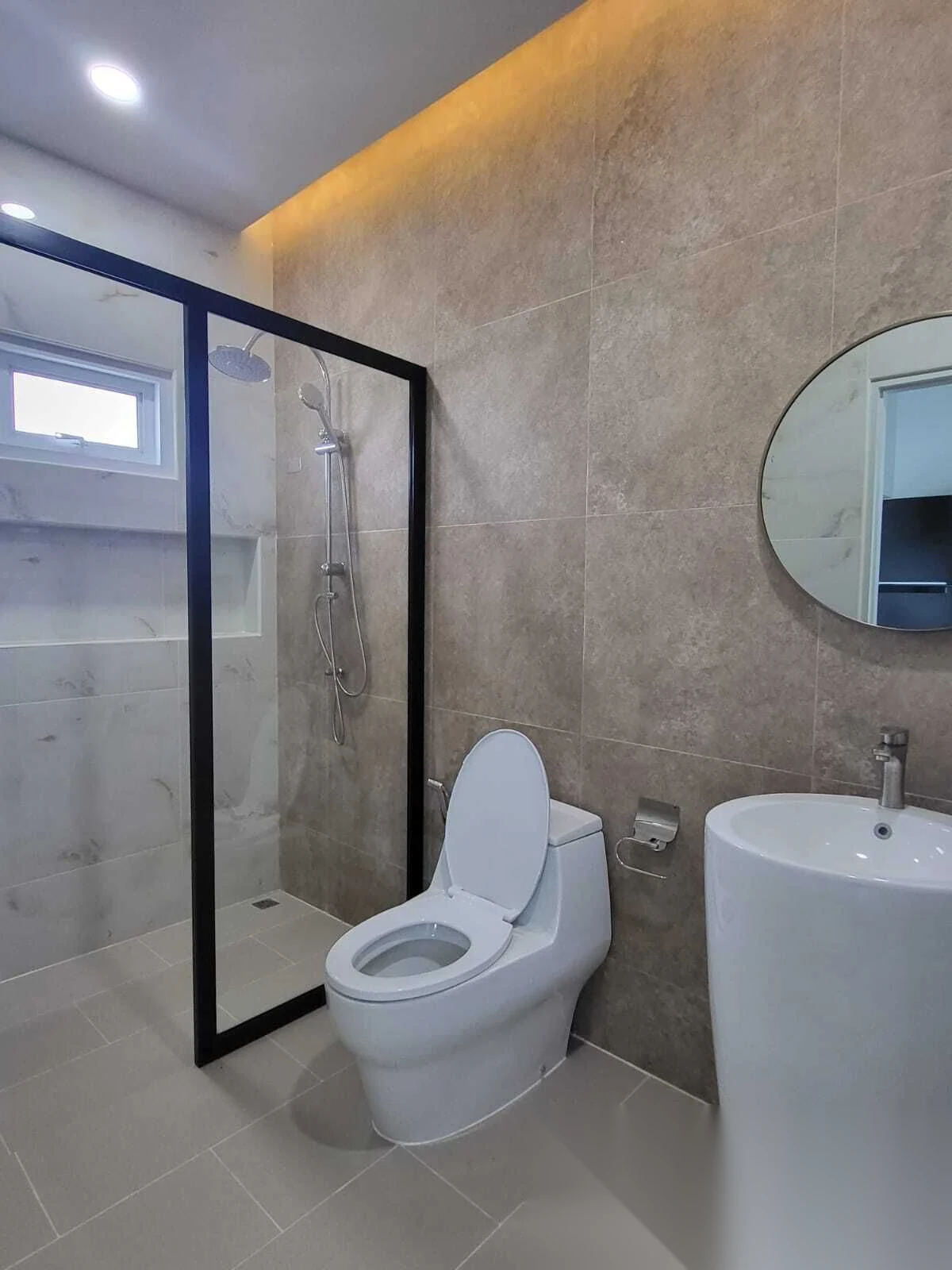 Таунхаус 2BR в комплексе Modern Life Si Sunthon · Си Сунтон · Вид в сад — фото 10