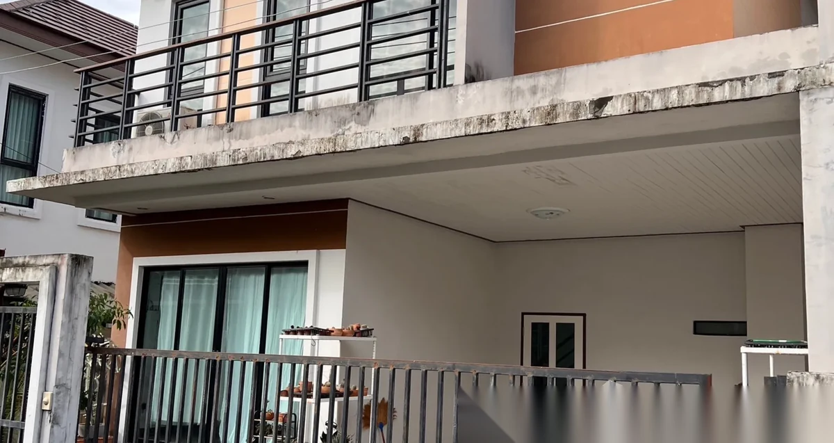 3 Bedroom House for rent at Phanason Grande Ville complex · Si Sunthon · Garden View — photo 2