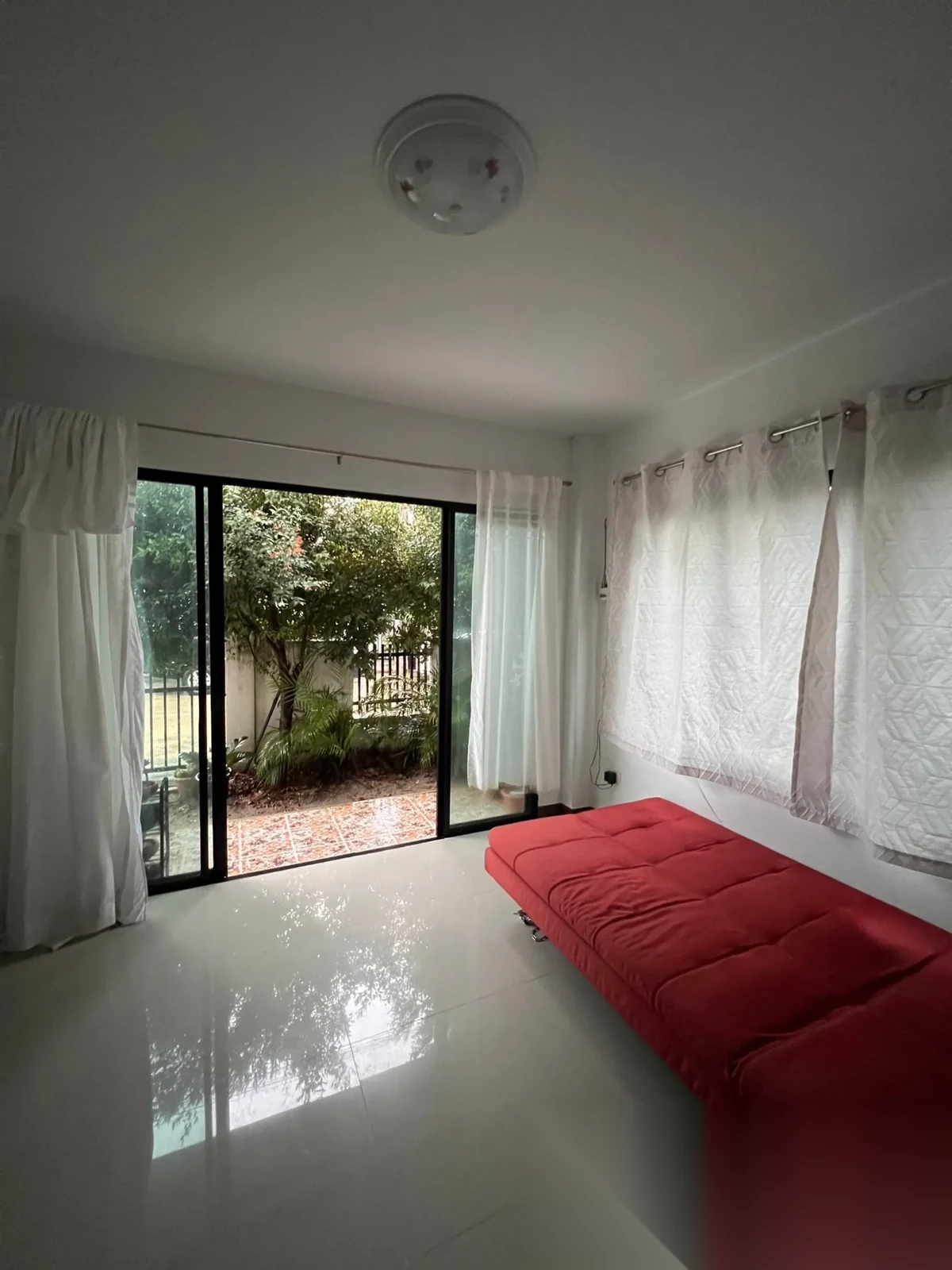 3 Bedroom House for rent at Phanason Grande Ville complex · Si Sunthon · Garden View — photo 3