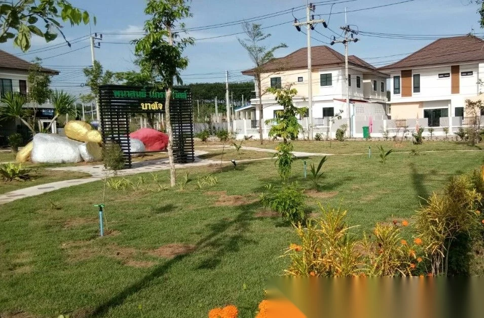 3 Bedroom House for rent at Phanason Grande Ville complex · Si Sunthon · Garden View — photo 5