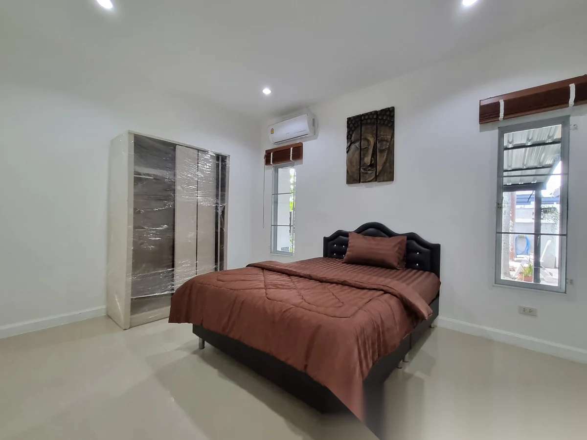 Вилла 5BR в комплексе Permsap Villa · Си Сунтон · Вид на бассейн — фото 18