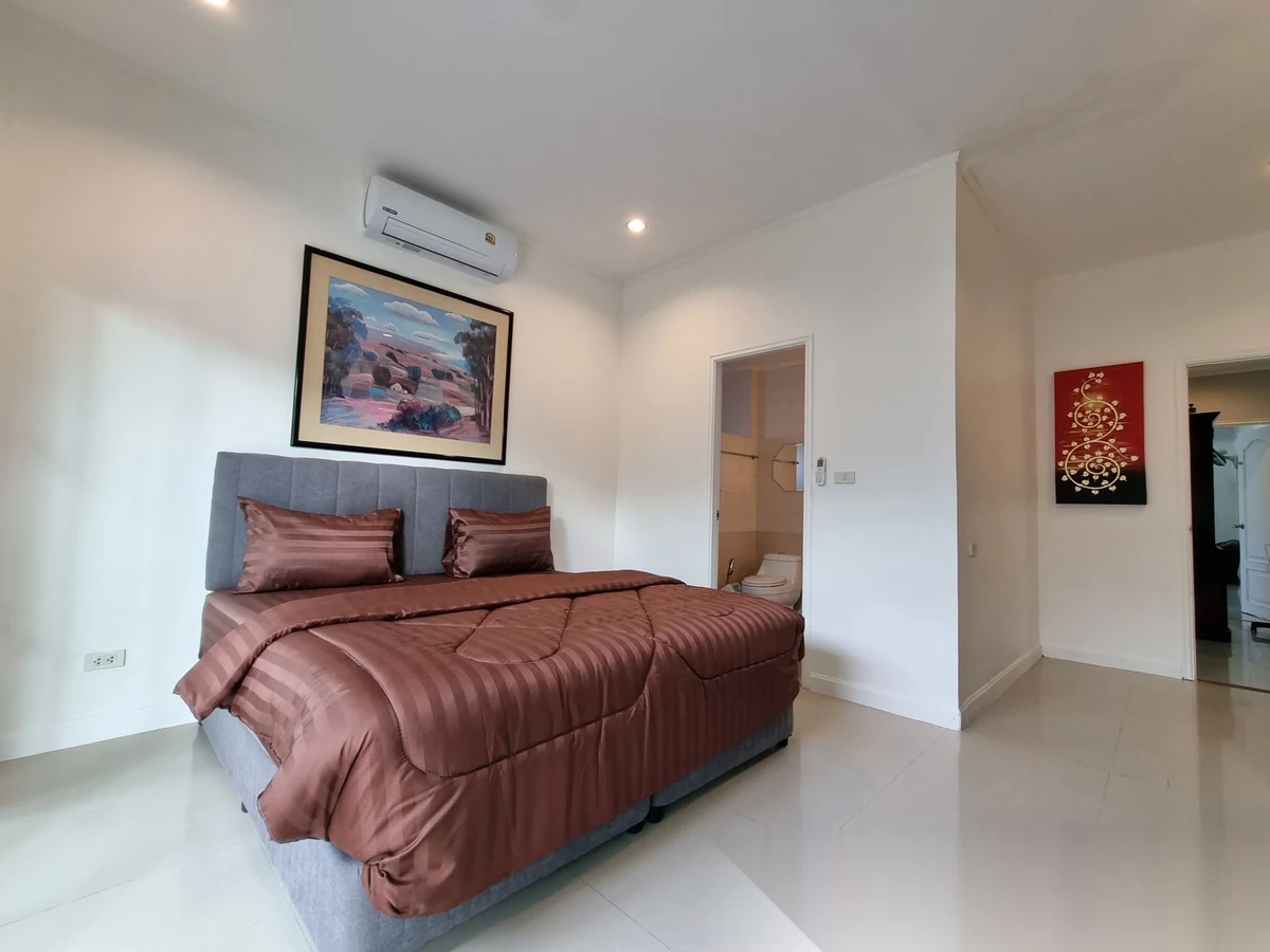 Вилла 5BR в комплексе Permsap Villa · Си Сунтон · Вид на бассейн — фото 20