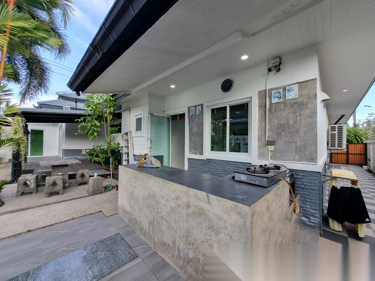 Вилла 5BR в комплексе Permsap Villa · Си Сунтон · Вид на бассейн — фото 30