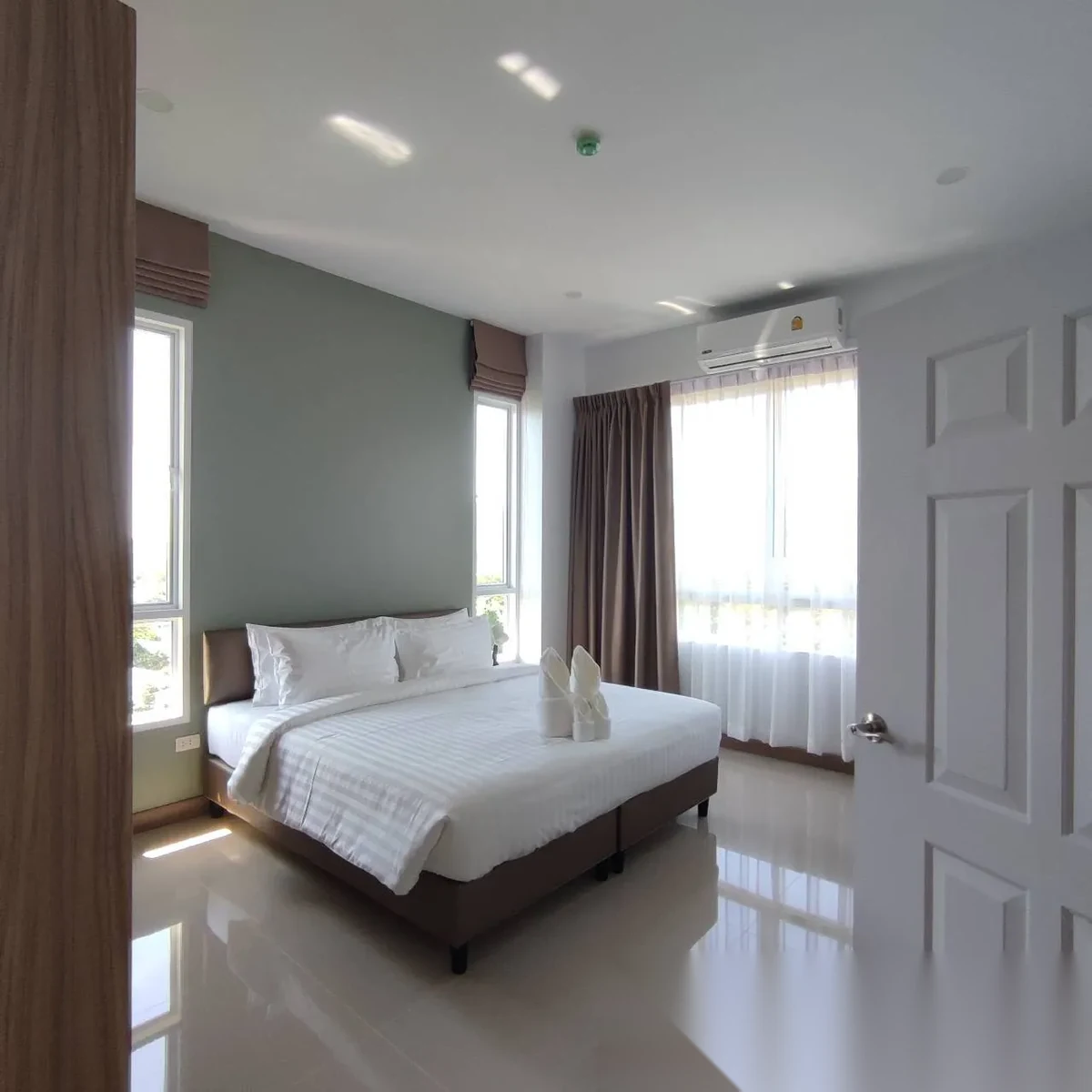 Апартаменты 1BR в ЖК Baan Sai Yuan Residence · Раваи · Вид на бассейн — фото 3