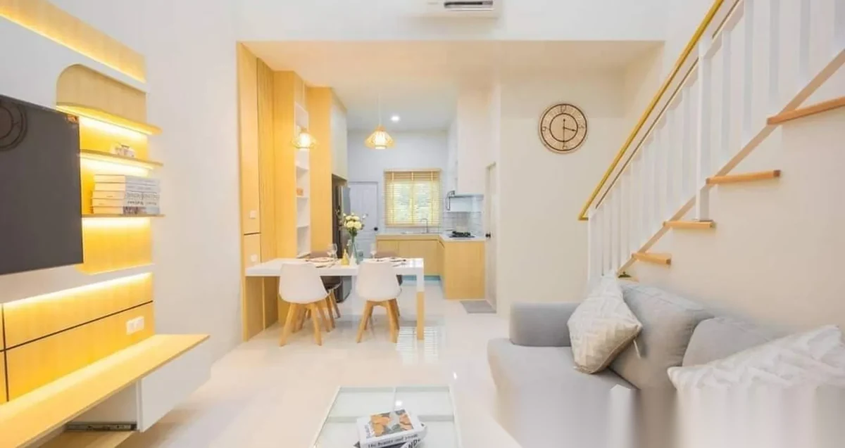 Таунхаус 2BR в комплексе Modern Life Si Sunthon · Си Сунтон · Вид в сад — фото 2