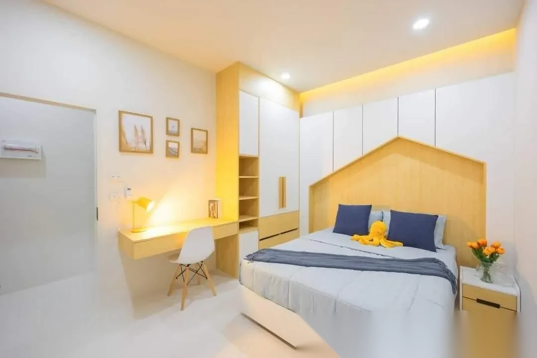 Таунхаус 2BR в комплексе Modern Life Si Sunthon · Си Сунтон · Вид в сад — фото 6