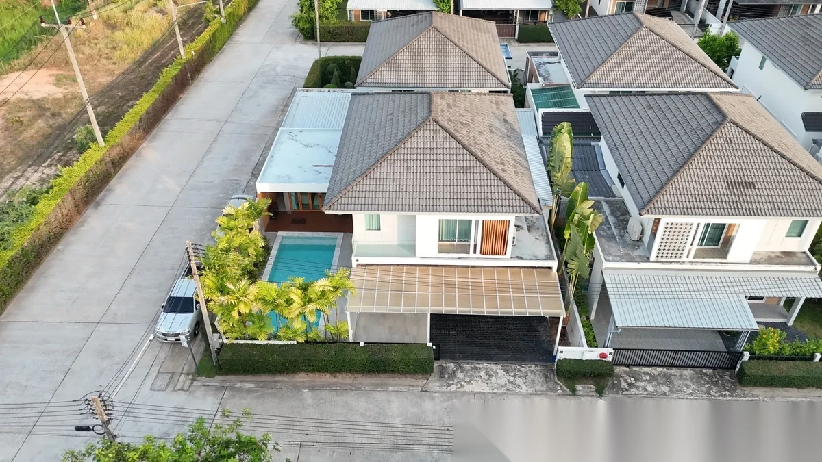 Вилла 4BR в комплексе The First Phuket · Пхукет-таун · Вид на бассейн — фото 26