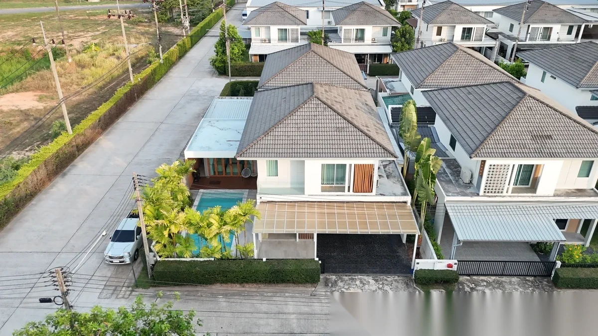 Вилла 4BR в комплексе The First Phuket · Пхукет-таун · Вид на бассейн — фото 29
