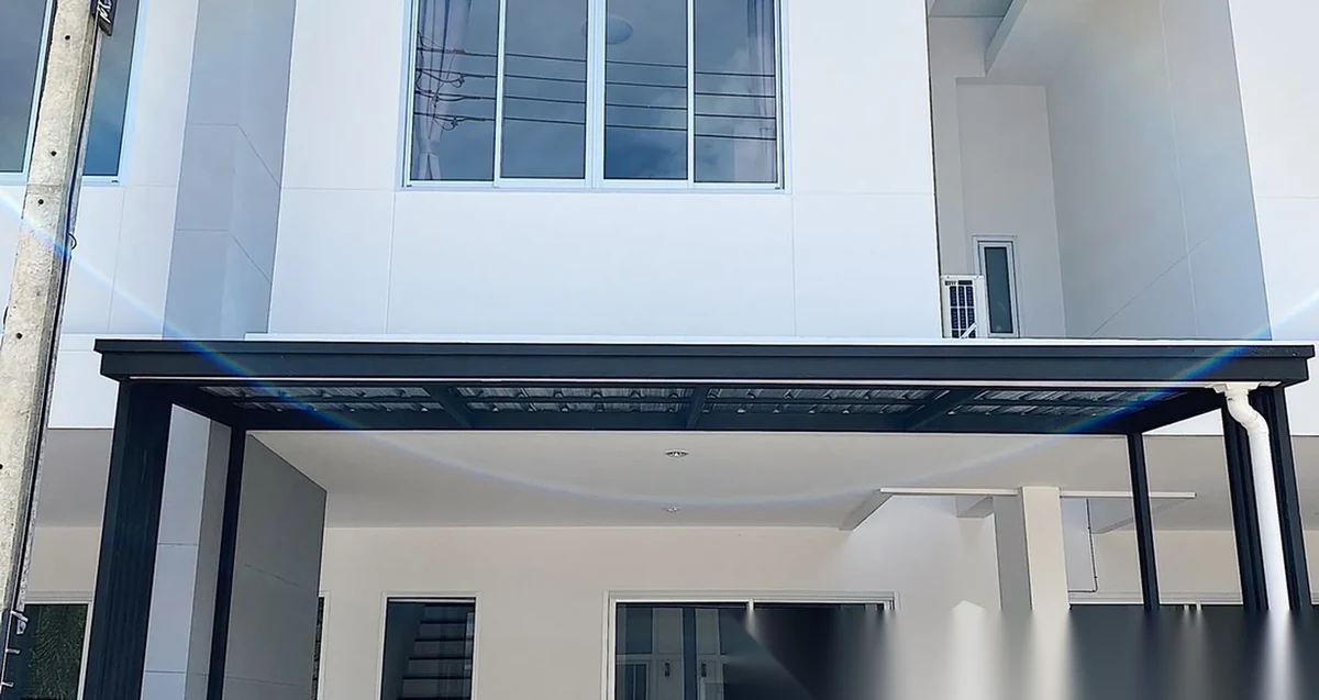 3 Bedroom Townhouse for rent at Garden Place Village complex · Thep Krasattri · Pool Access — photo 2