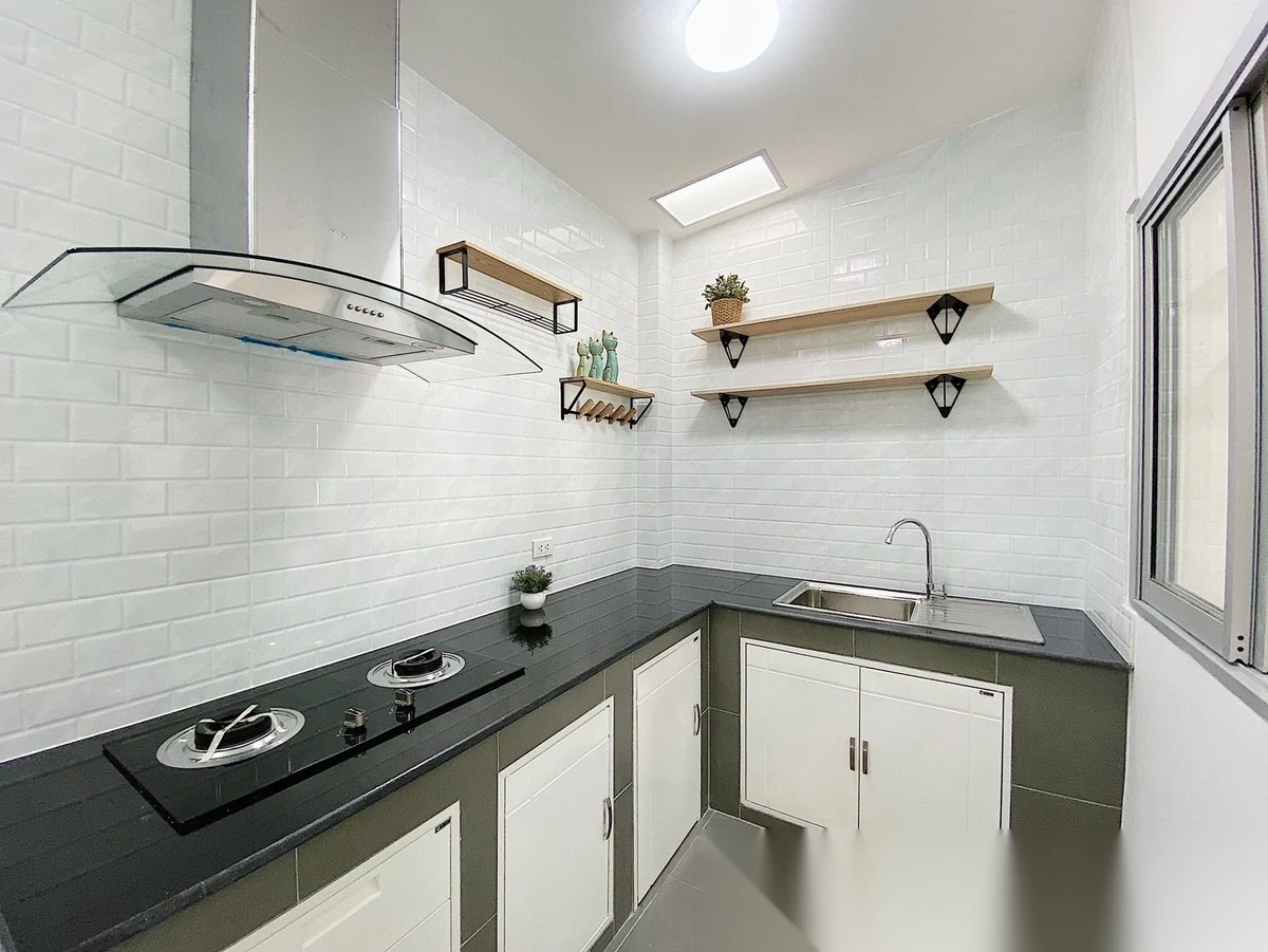 3 Bedroom Townhouse for rent at Garden Place Village complex · Thep Krasattri · Pool Access — photo 5