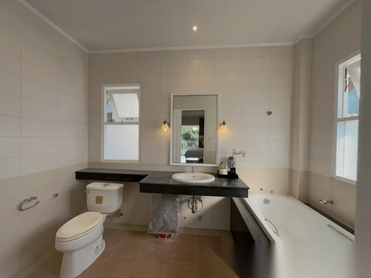 4 Bedroom House for rent at Permsap Villa complex · Si Sunthon · Garden View — photo 9