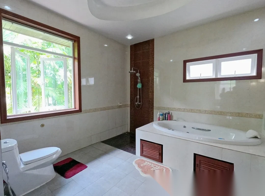 6 Bedroom Villa for sale · Pool View — photo 5