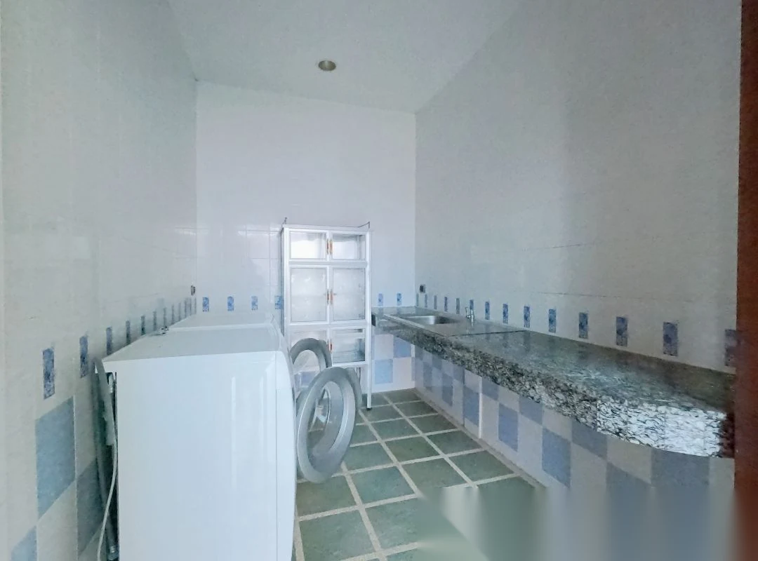 6 Bedroom Villa for sale · Pool View — photo 11