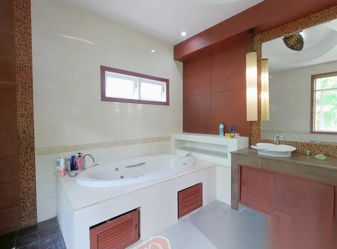 6 Bedroom Villa for sale · Pool View — photo 14