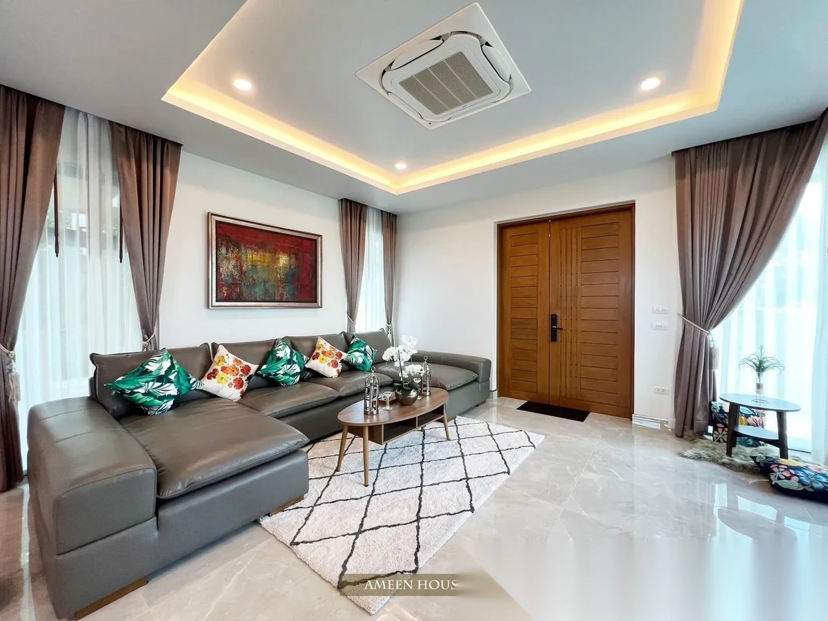 3 Bedroom Villa for rent at Ameen House complex · Si Sunthon · Pool View — photo 3