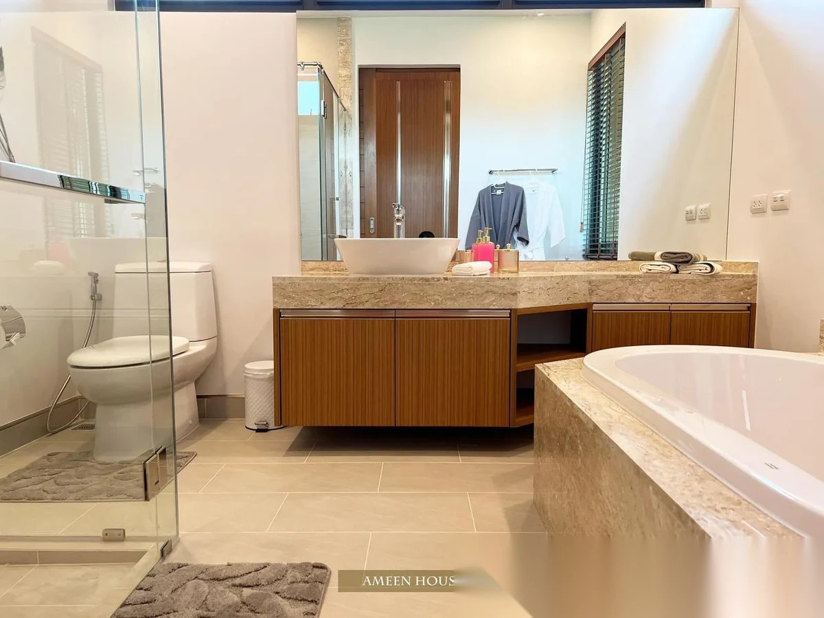 3 Bedroom Villa for rent at Ameen House complex · Si Sunthon · Pool View — photo 7