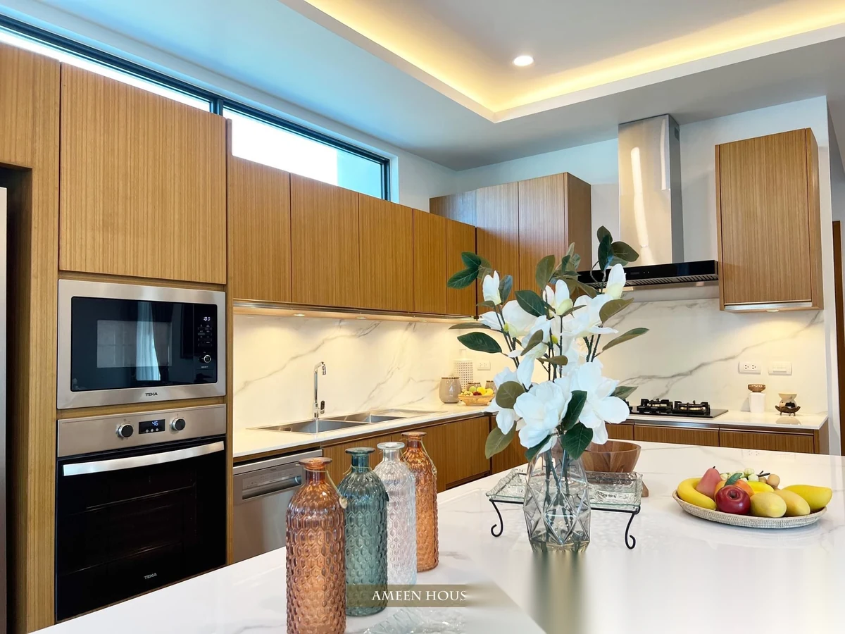 3 Bedroom Villa for rent at Ameen House complex · Si Sunthon · Pool View — photo 8