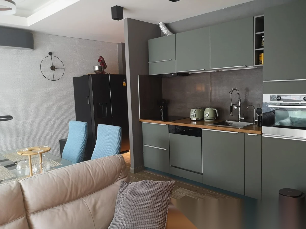 Апартаменты 2BR в ЖК The Trees Residence · Камала · Вид на бассейн — фото 4