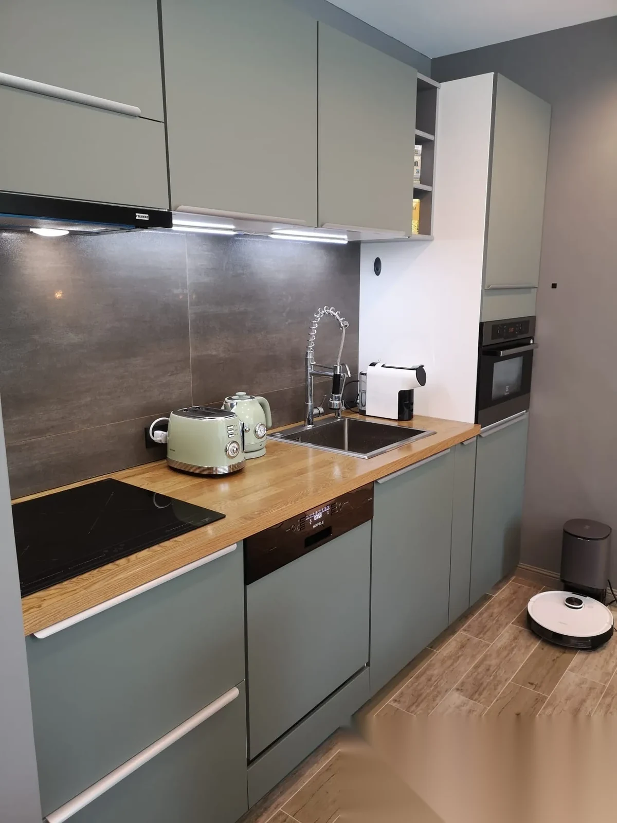 Апартаменты 2BR в ЖК The Trees Residence · Камала · Вид на бассейн — фото 5