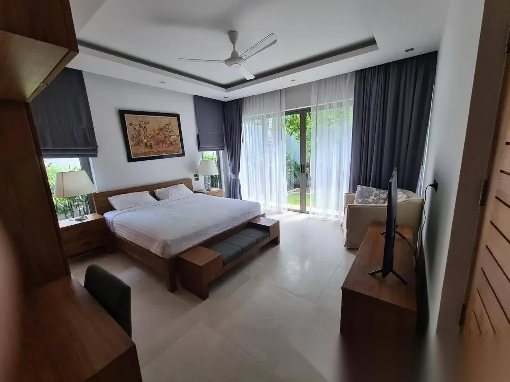 4 Bedroom Villa for rent at Anchan Grand Residence complex · Si Sunthon · Pool View — photo 4