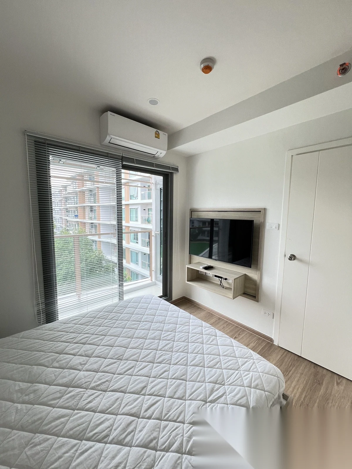 Апартаменты 1BR в ЖК Phyll Phuket by Central Pattana · Вичит · Вид на бассейн — фото 4