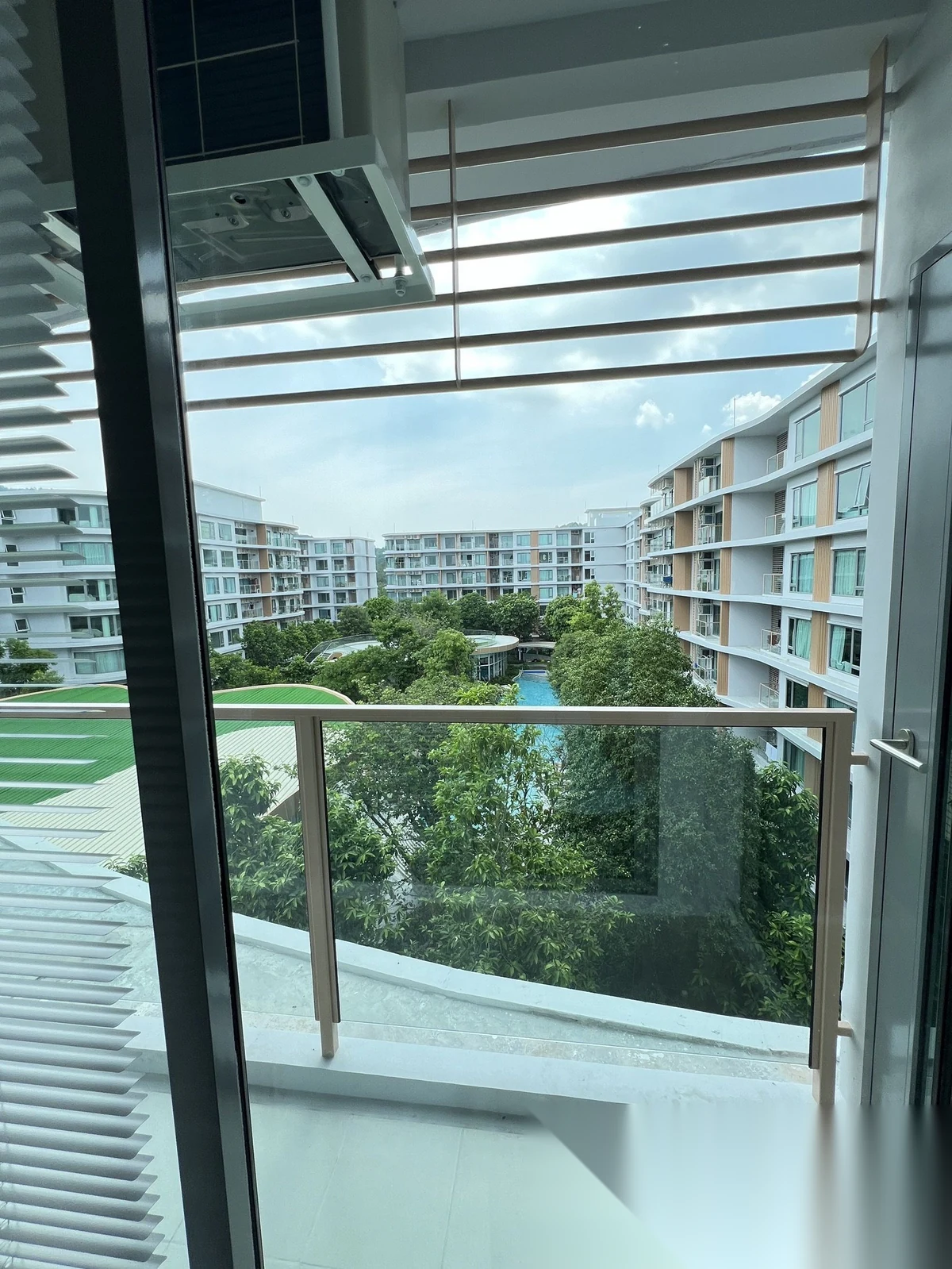Апартаменты 1BR в ЖК Phyll Phuket by Central Pattana · Вичит · Вид на бассейн — фото 7