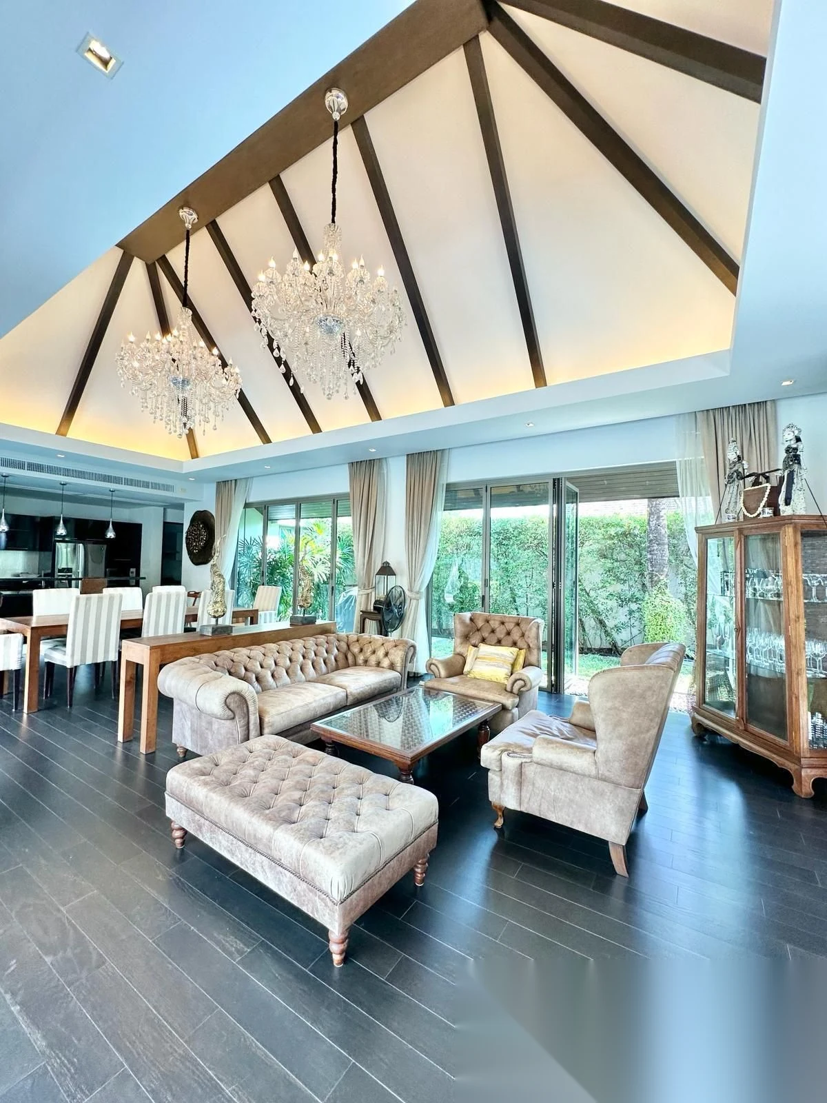 Вилла 4BR в комплексе Anchan Lagoon · Теп Красаттри · Вид на бассейн — фото 3