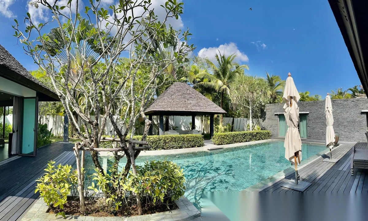 Вилла 4BR в комплексе Anchan Lagoon · Теп Красаттри · Вид на бассейн — фото 9