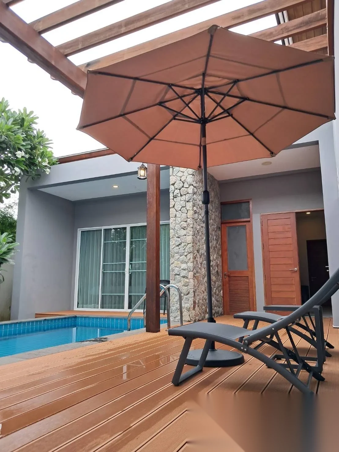 4 Bedroom Villa for rent at Ananda Lake View complex · Thep Krasattri · Pool View — photo 6