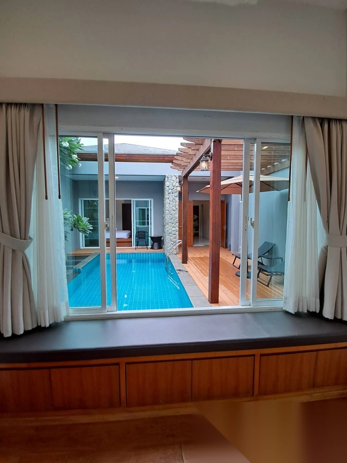 4 Bedroom Villa for rent at Ananda Lake View complex · Thep Krasattri · Pool View — photo 8