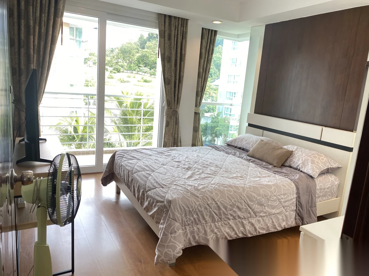 Апартаменты 1BR в ЖК Royal Place · Кату · Вид на бассейн — фото 3
