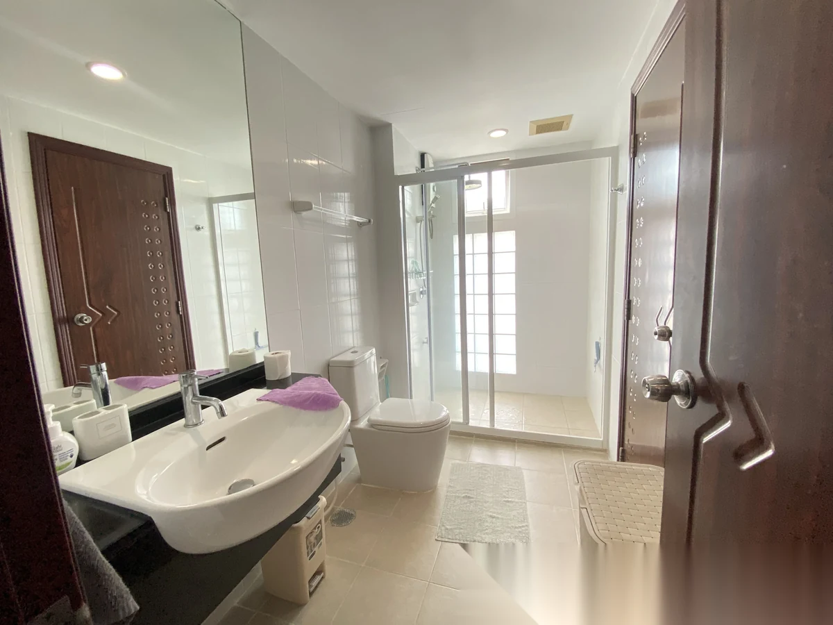 Апартаменты 1BR в ЖК Royal Place · Кату · Вид на бассейн — фото 7