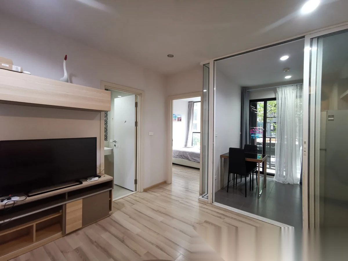 Апартаменты 1BR в ЖК The Base Height · Пхукет-таун · Вид на бассейн — фото 2