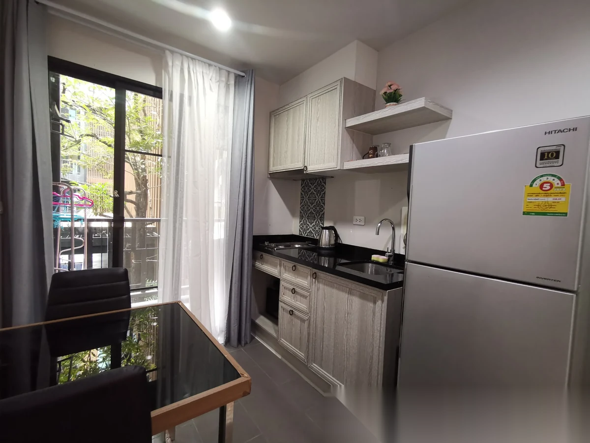 Апартаменты 1BR в ЖК The Base Height · Пхукет-таун · Вид на бассейн — фото 5