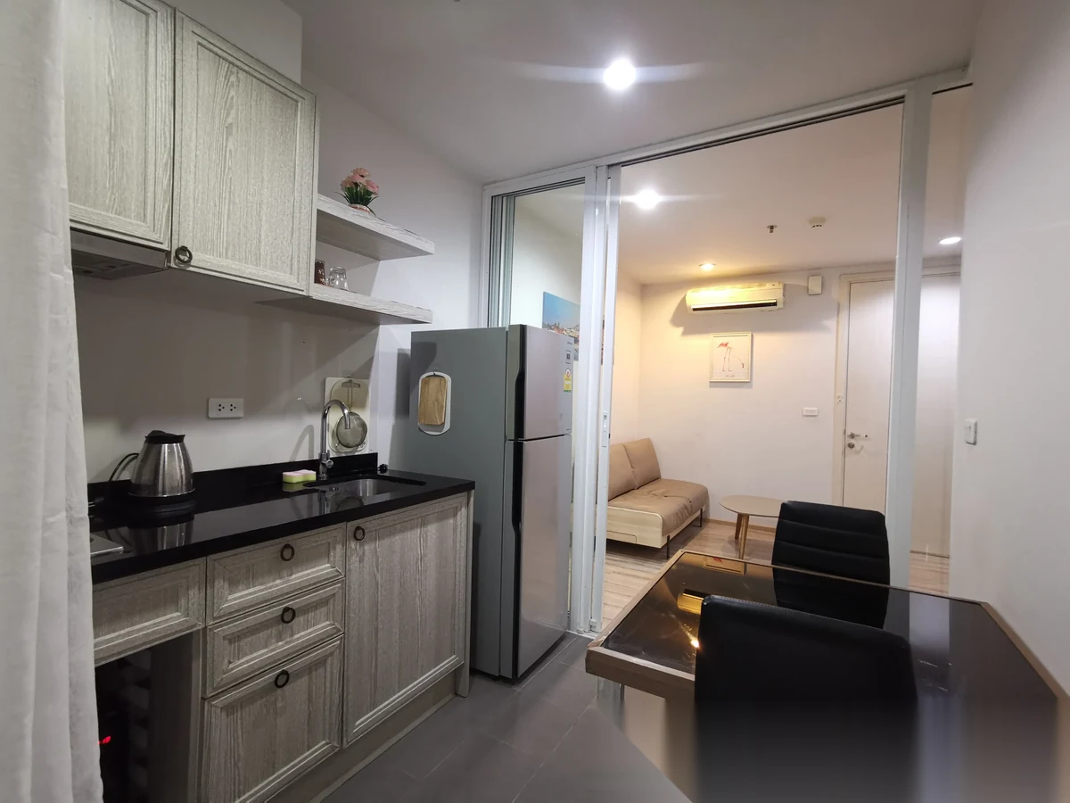 Апартаменты 1BR в ЖК The Base Height · Пхукет-таун · Вид на бассейн — фото 10