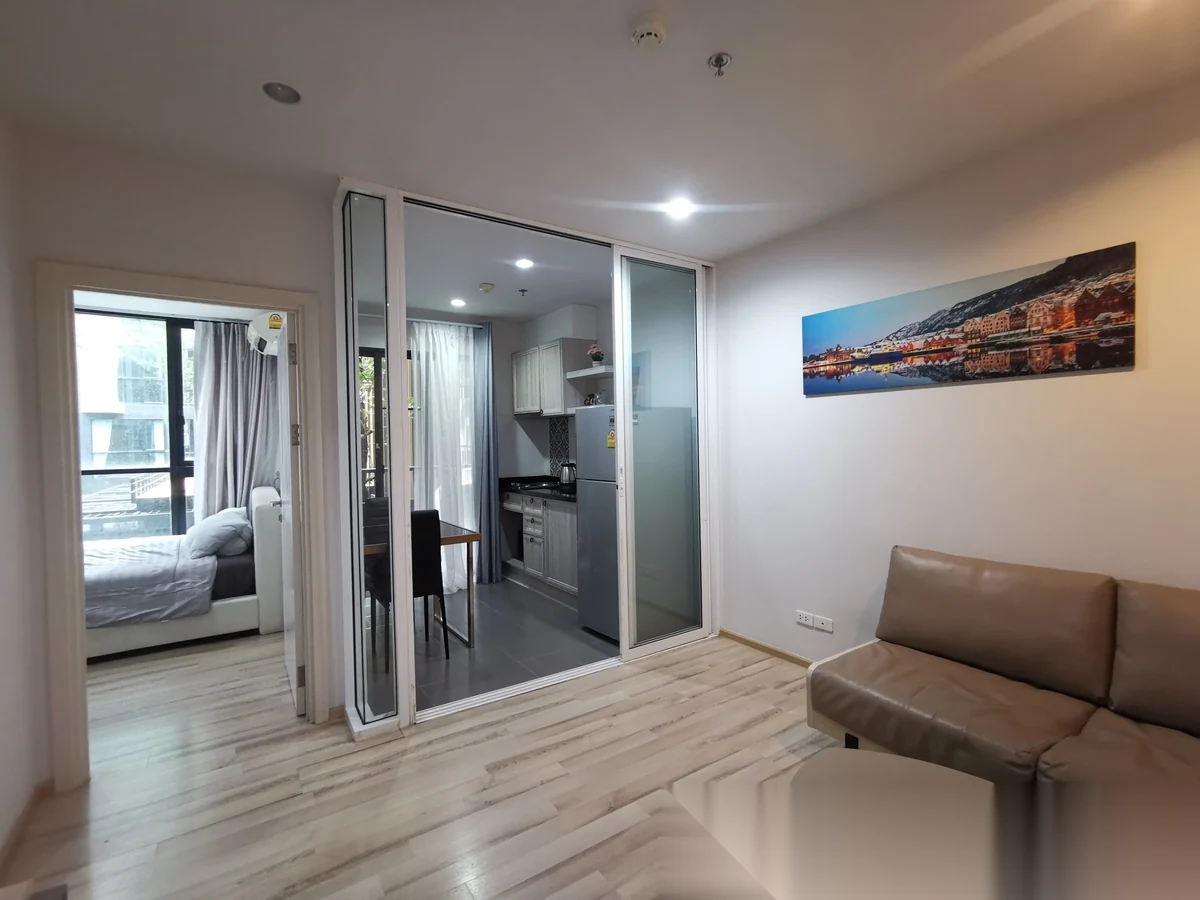 Апартаменты 1BR в ЖК The Base Height · Пхукет-таун · Вид на бассейн — фото 12