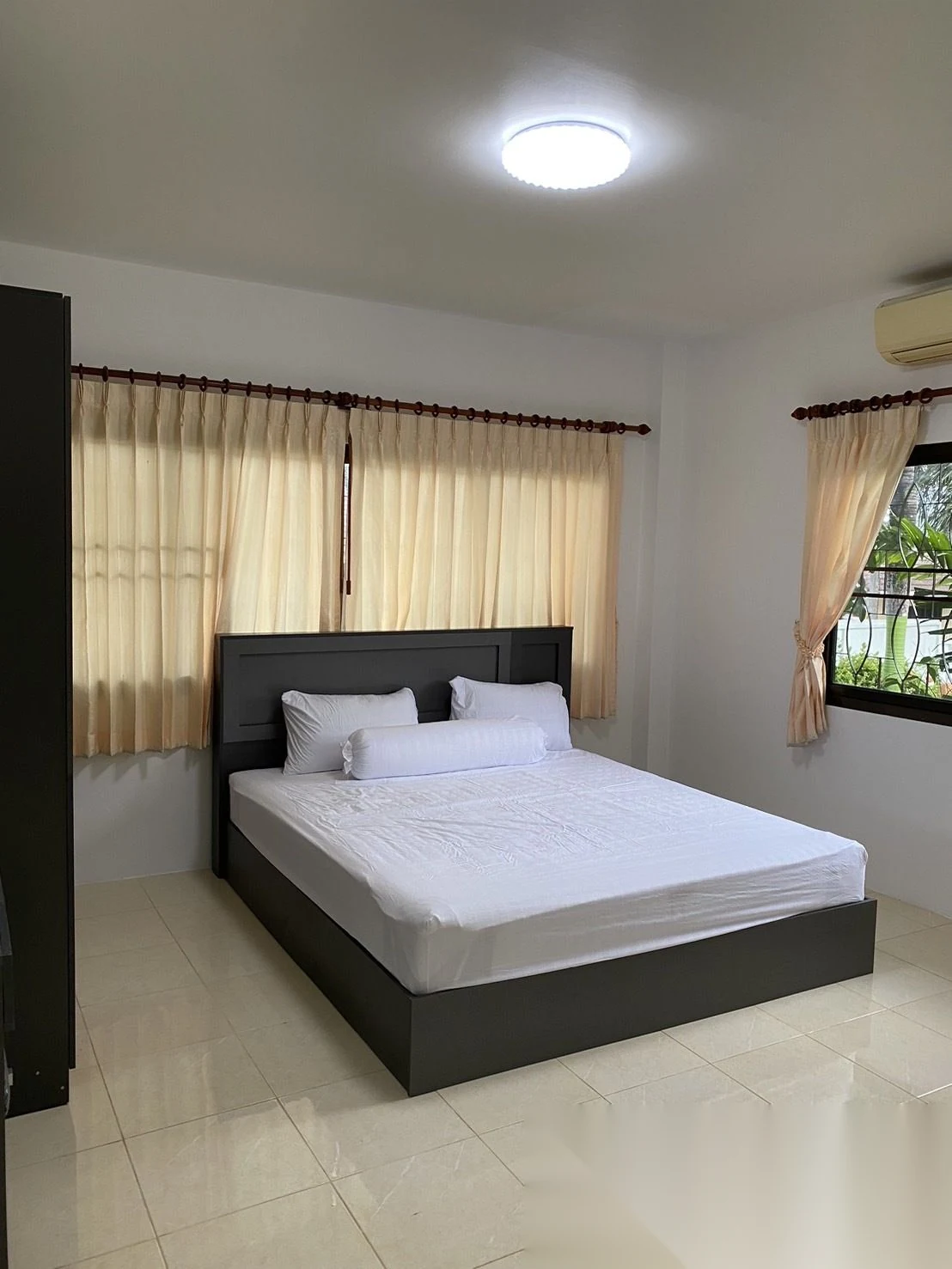 4 Bedroom Villa for rent at Baan Suan Neramit 5 complex · Si Sunthon · Garden View — photo 10