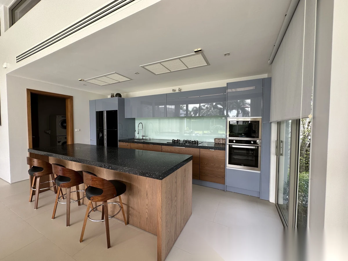 Вилла 4BR в комплексе Botanica The Residence (Phase 4) · Теп Красаттри · Вид на бассейн — фото 3