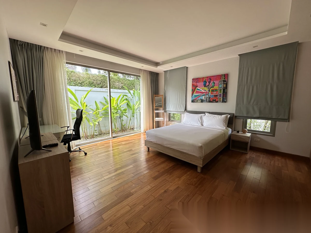 Вилла 4BR в комплексе Botanica The Residence (Phase 4) · Теп Красаттри · Вид на бассейн — фото 11