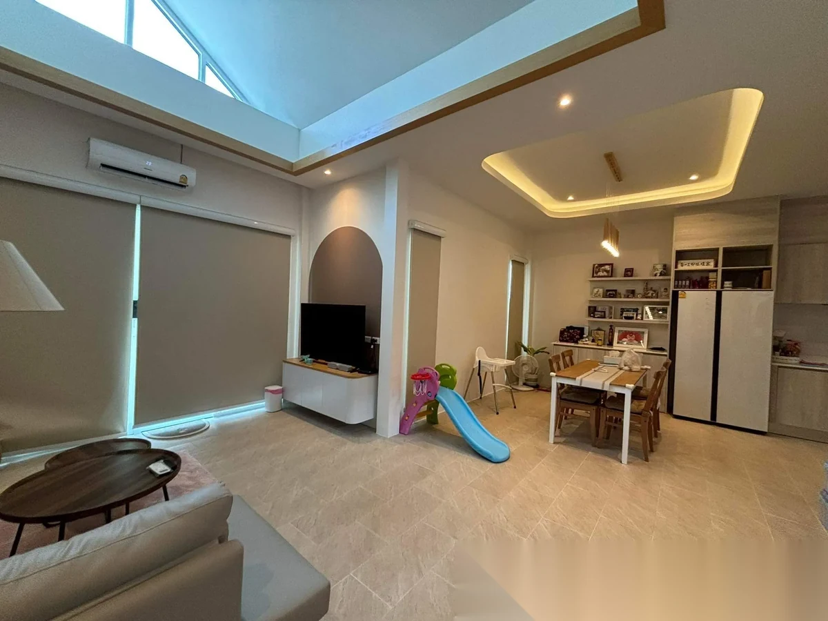 3 Bedroom House for rent at Aiyada Manik Bangjo complex · Si Sunthon · Pool View — photo 2