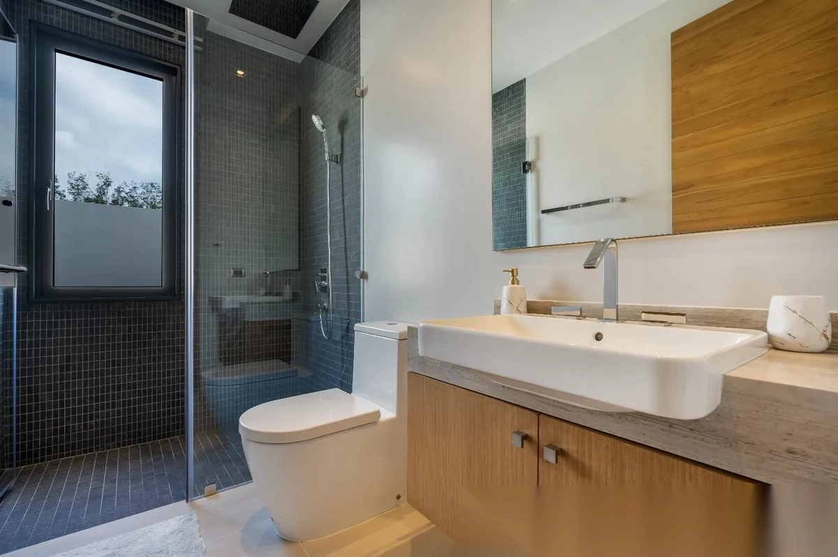 3 Bedroom Villa for rent at Botanica Modern Loft complex · Si Sunthon · Pool View — photo 5