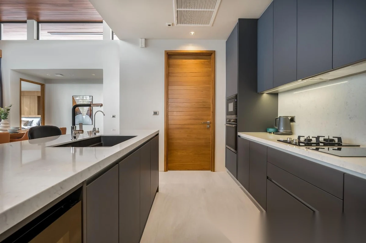 3 Bedroom Villa for rent at Botanica Modern Loft complex · Si Sunthon · Pool View — photo 8