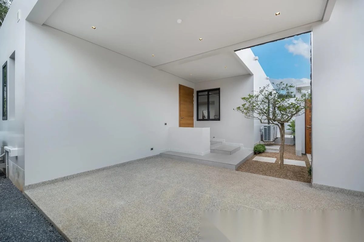 3 Bedroom Villa for rent at Botanica Modern Loft complex · Si Sunthon · Pool View — photo 9