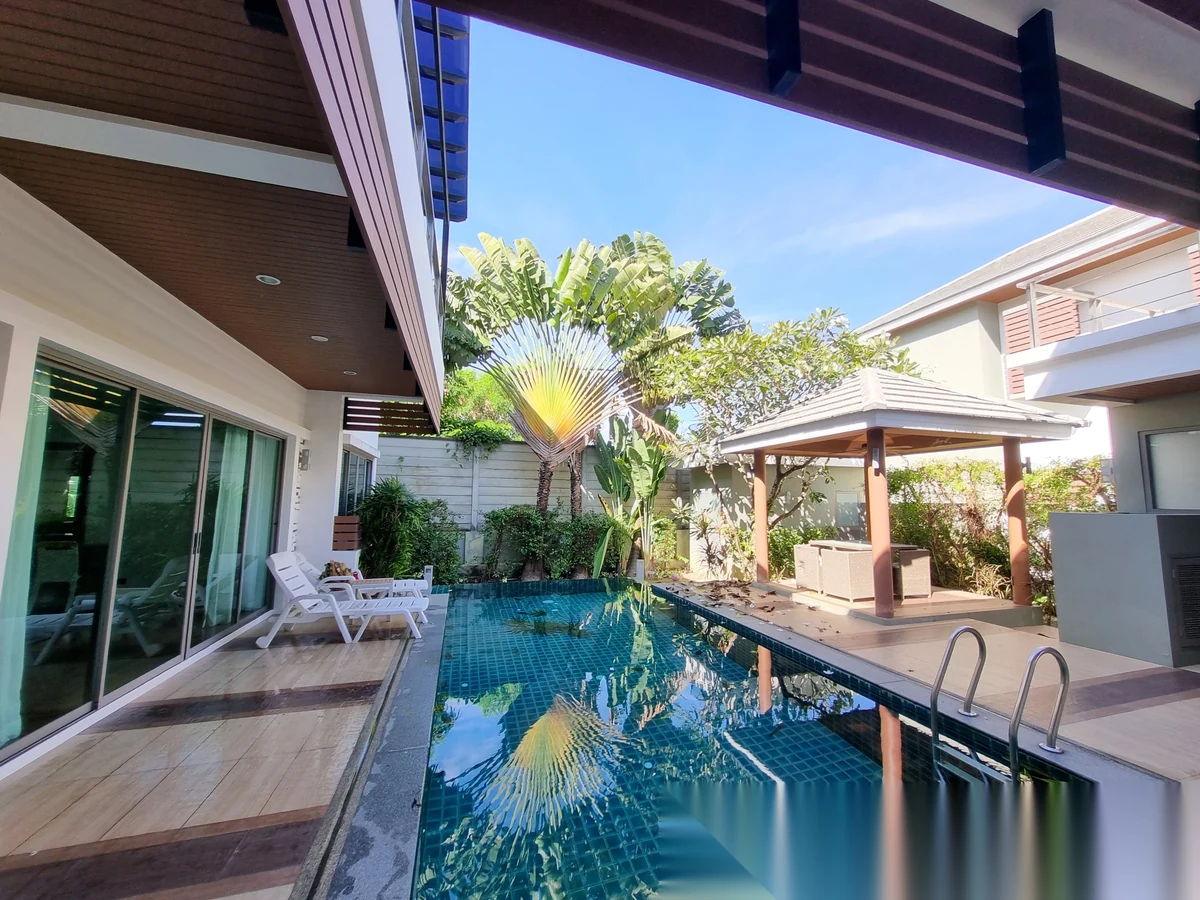 Дом 4BR в комплексе Chalong Miracle Lakeview · Чалонг · Вид на озеро — фото 2