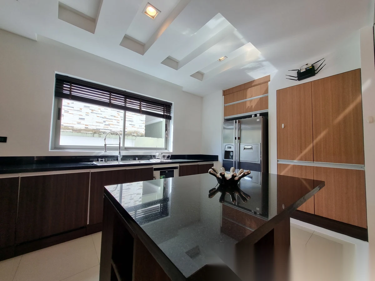 Дом 4BR в комплексе Chalong Miracle Lakeview · Чалонг · Вид на озеро — фото 4