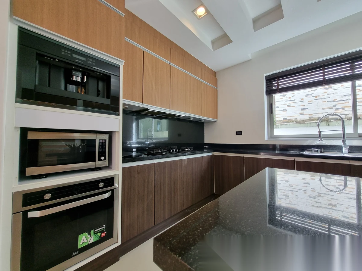 Дом 4BR в комплексе Chalong Miracle Lakeview · Чалонг · Вид на озеро — фото 5