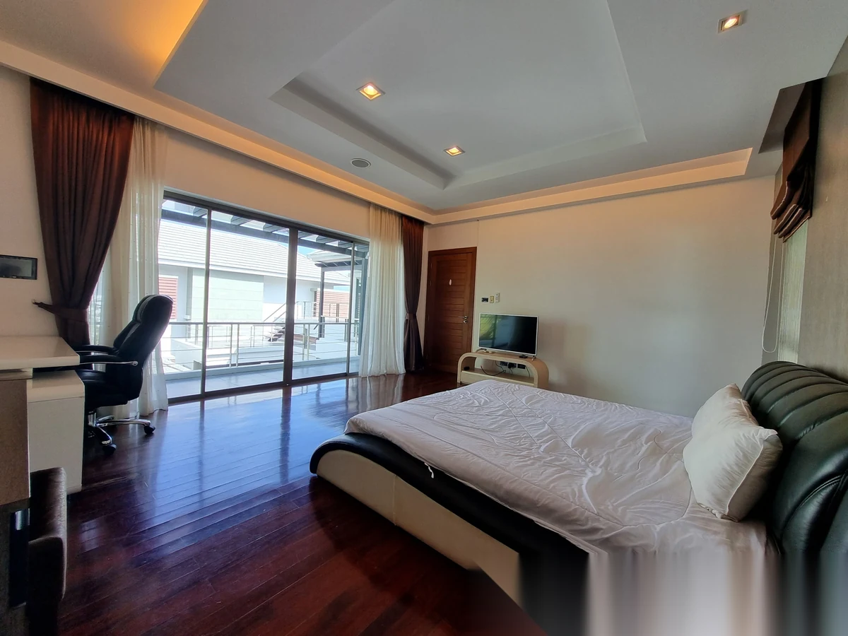 Дом 4BR в комплексе Chalong Miracle Lakeview · Чалонг · Вид на озеро — фото 8