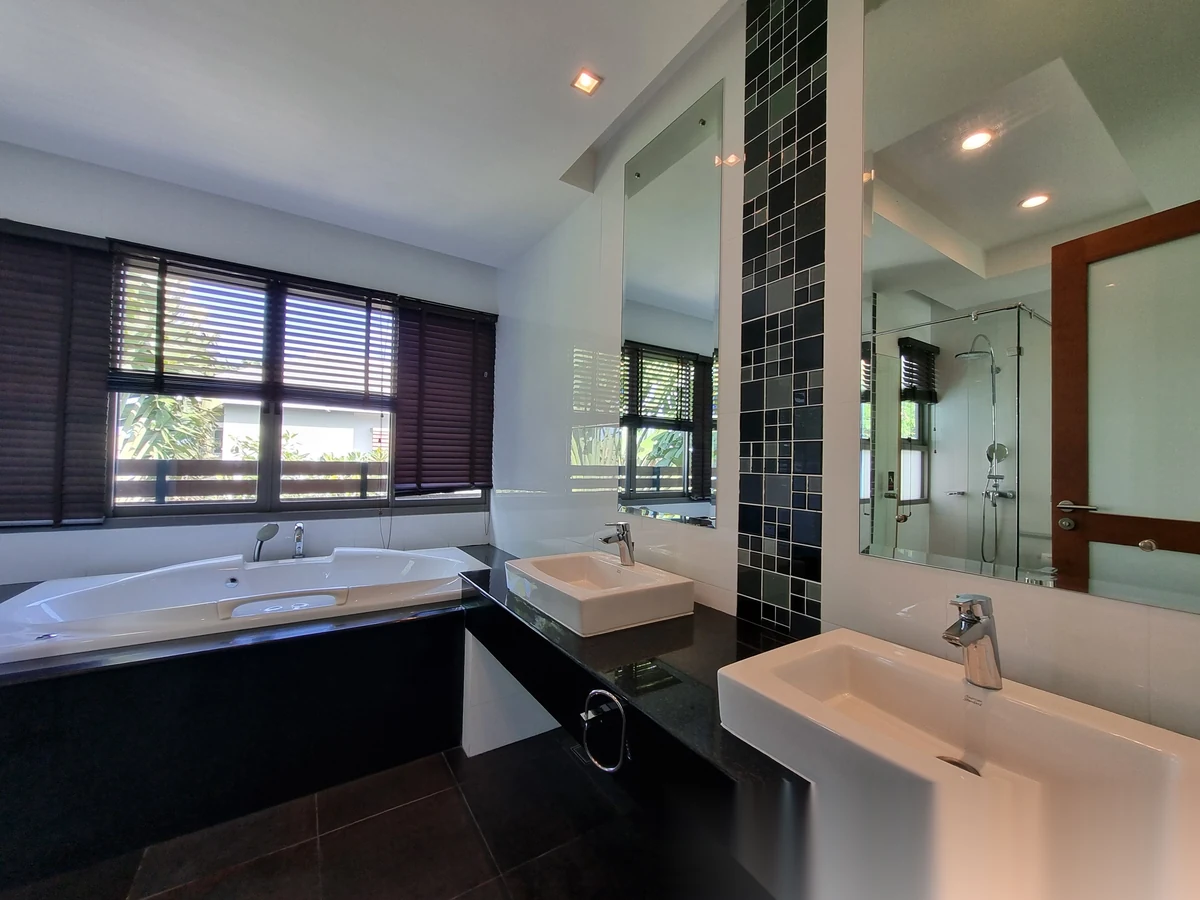Дом 4BR в комплексе Chalong Miracle Lakeview · Чалонг · Вид на озеро — фото 10