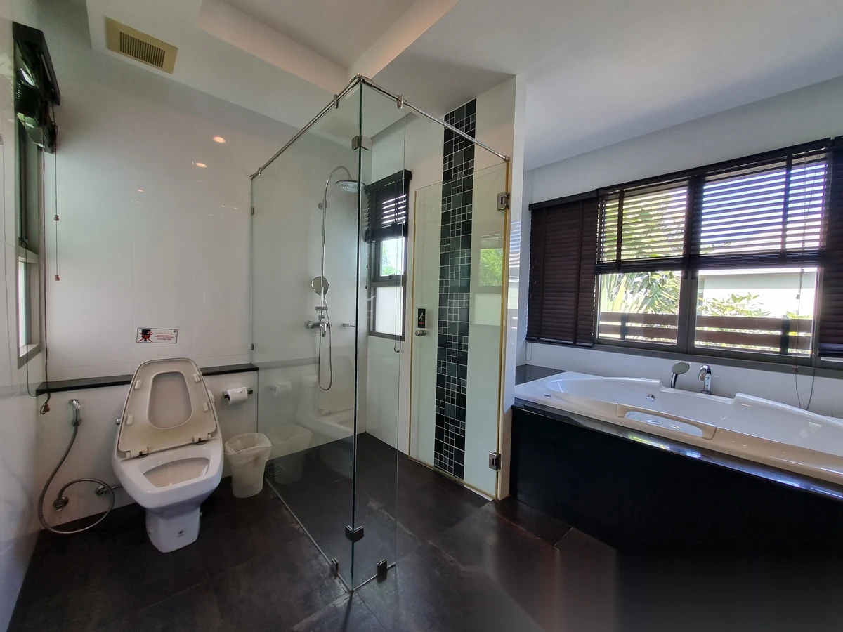 Дом 4BR в комплексе Chalong Miracle Lakeview · Чалонг · Вид на озеро — фото 11